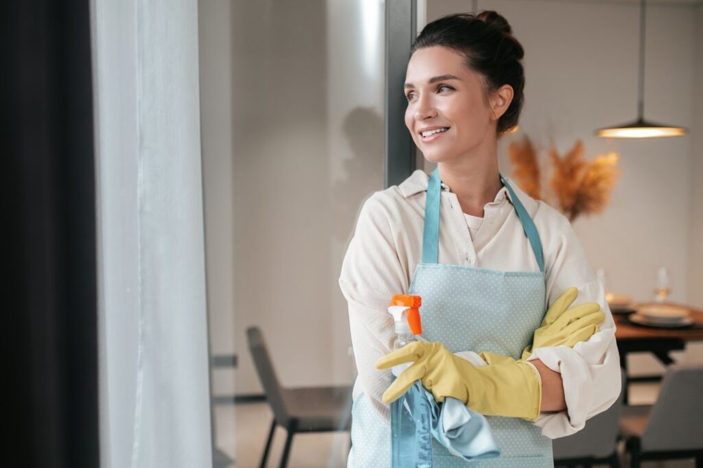 Ventajas de contratar un servicio de limpieza en lugar de hacerlo tú mismo